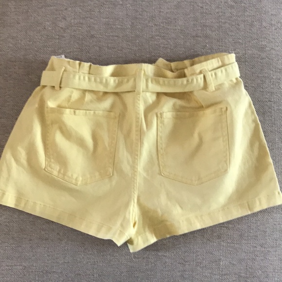No Boundaries Yellow Denim Super High Rise Shorts - Picture 5 of 5